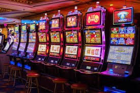 Casino-style slot games and live dealer tables on 365 taya